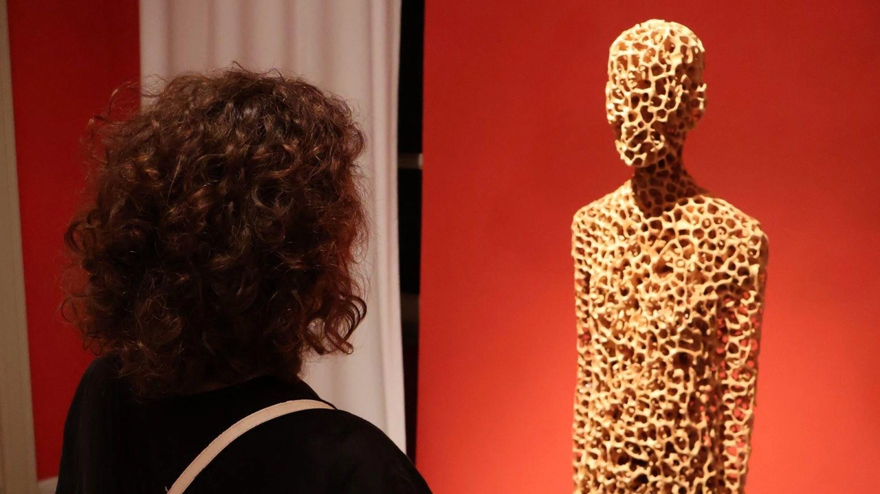 I due artisti saranno presenti venerdì al finissage della loro mostra ’Transito’. Confronto tra il sacro e i linguaggi contemporeanei I due artisti saranno presenti venerdì al finissage della loro mostra ’Transito’. Confronto tra il sacro e i linguaggi contemporeanei