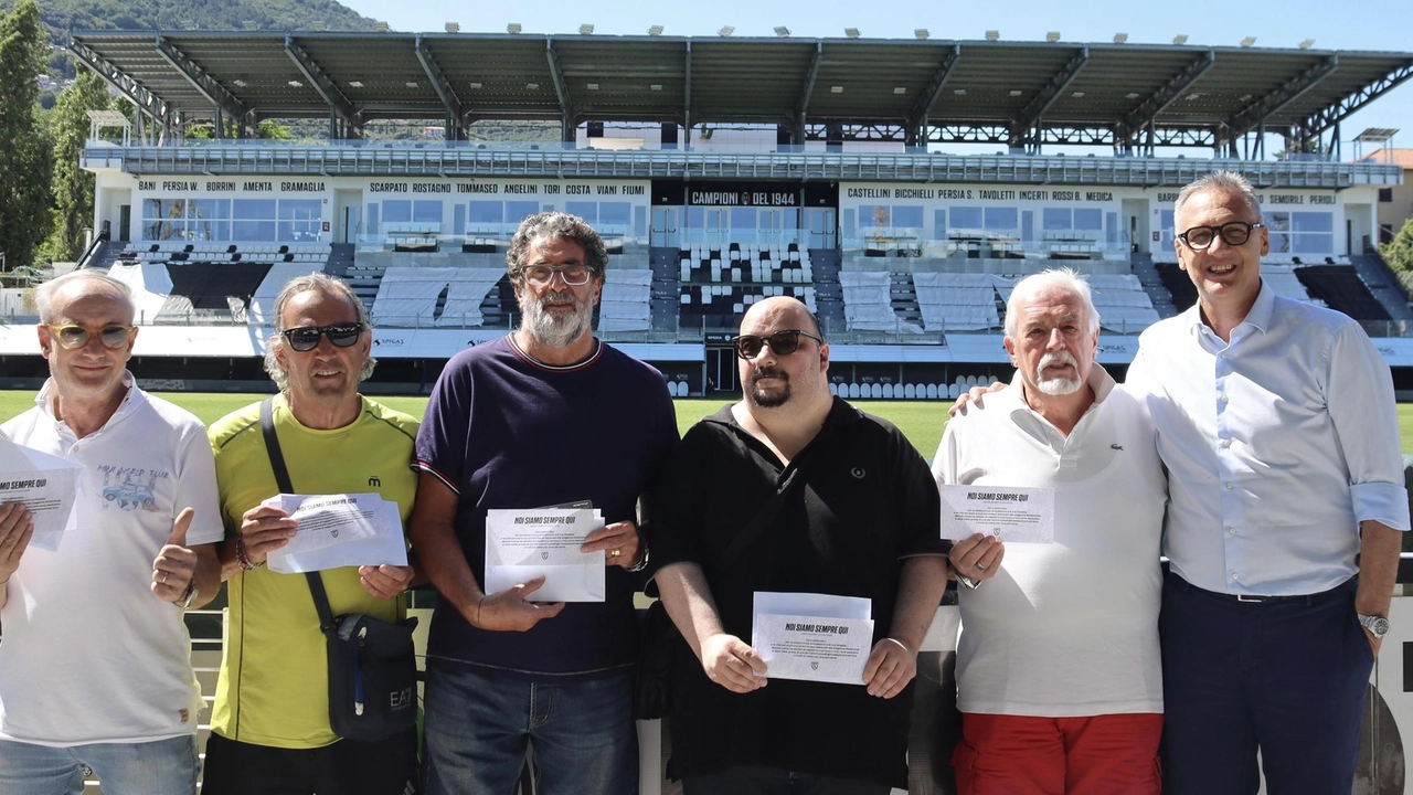 Cresce l’entusiasmo fra i tifosi aquilotti pronti a riempire nuovamente lo stadio. A centinaia in coda al Picco, lo Spezia premia i primi 5 che rinnovano la tessera. Cresce l’entusiasmo fra i tifosi aquilotti pronti a riempire nuovamente lo stadio. A centinaia in coda al Picco, lo Spezia premia i primi 5 che rinnovano la tessera.