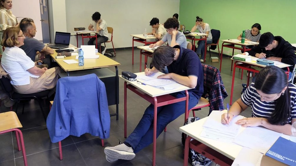In quasi tutti gli indirizzi scolastici la maggioranza degli studenti sceglie il tema del rispetto al primo test dell’esame di maturità . In quasi tutti gli indirizzi scolastici la maggioranza degli studenti sceglie il tema del rispetto al primo test dell’esame di maturità .