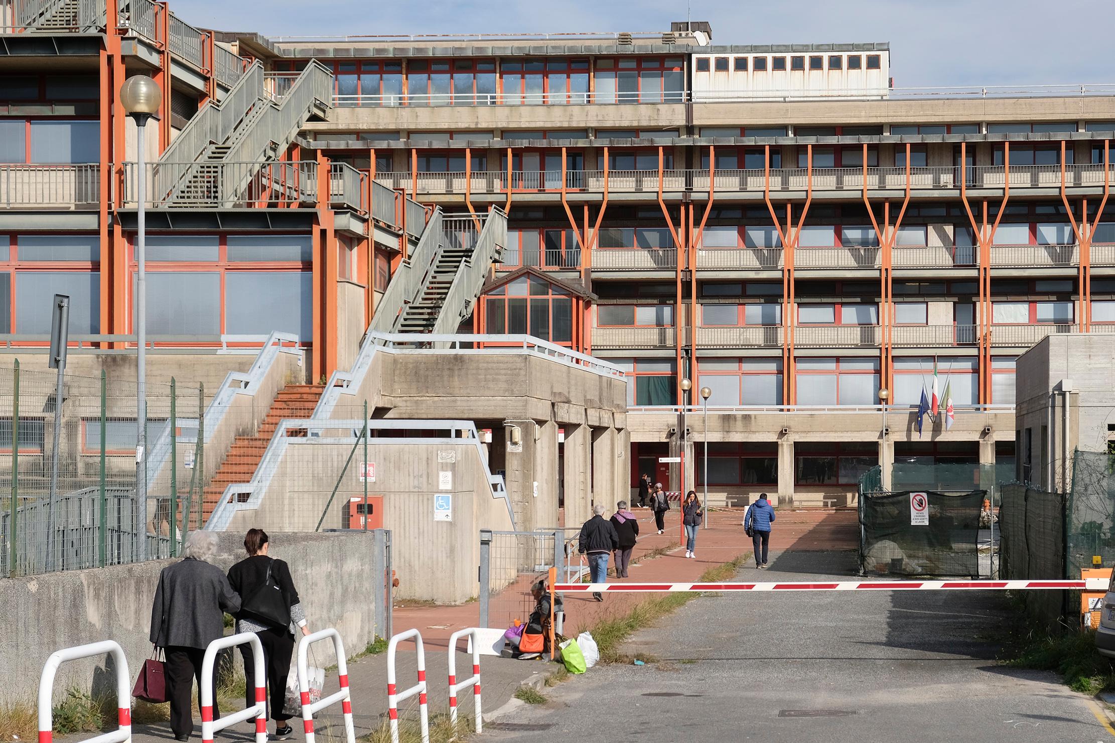 Si apre la porta del bus, studentessa di 15 anni sbalzata fuori Si apre la porta del bus, studentessa di 15 anni sbalzata fuori