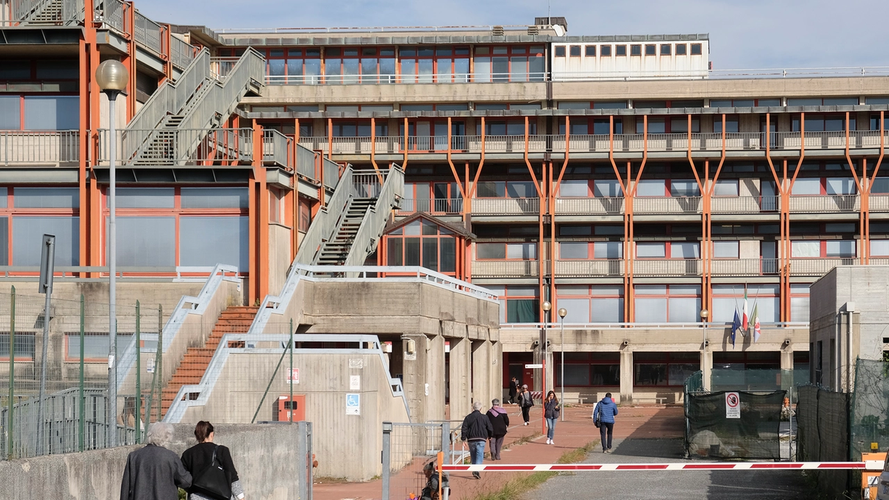 La ragazza è stata portata all'ospedale di Sarzana La ragazza è stata portata all'ospedale di Sarzana