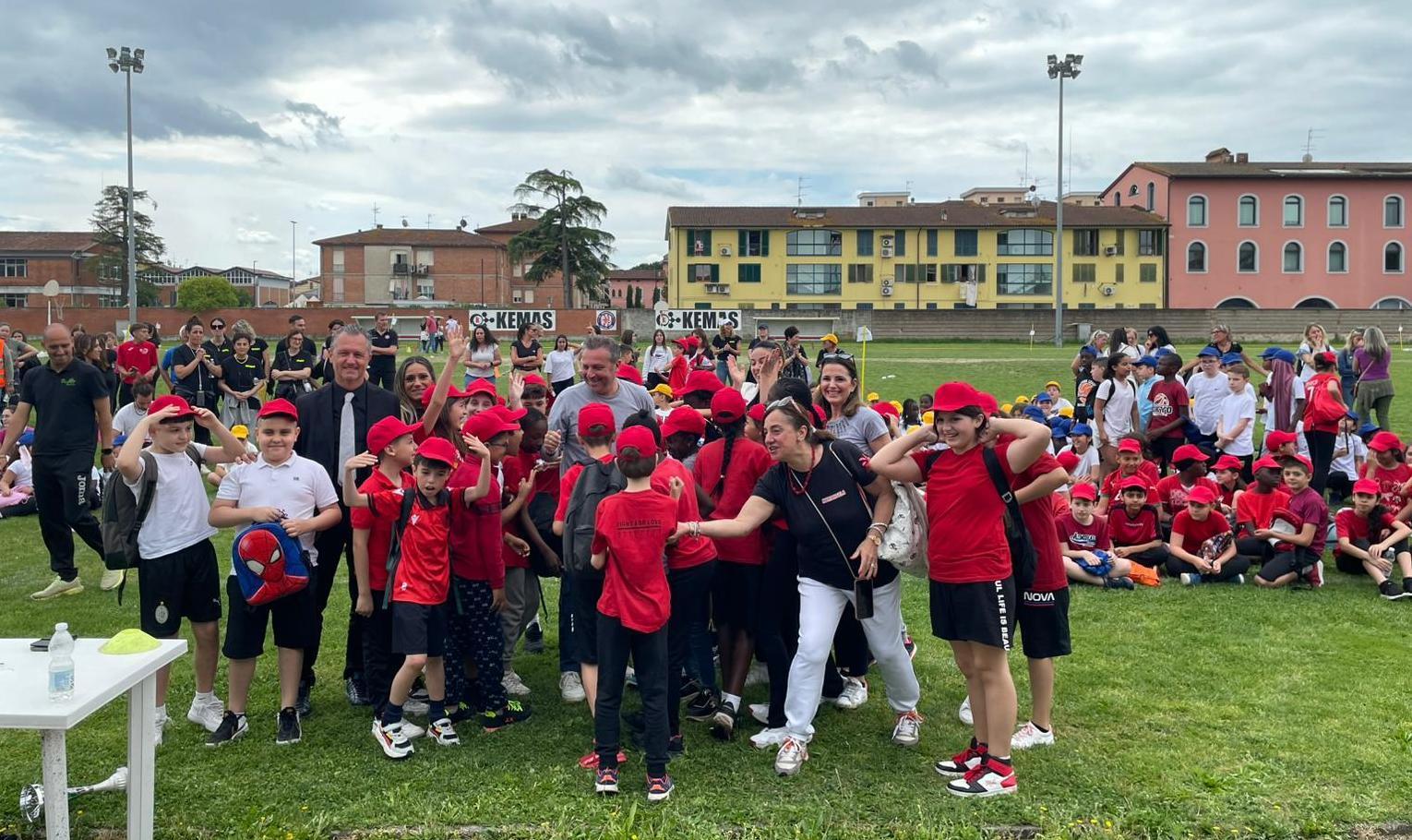 https://www.lanazione.it/image-service/view/acePublic/alias/contentid/Y2M5MDhhZTUtNjc3Yy00/0/mille-studenti-ai-giochi-santacrocesi-il-binomio-tra-sport-e-scuola.jpeg