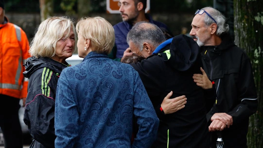 Lui voleva sempre soldi, ma stavolta la fornaia (55 anni) aveva detto no. Il 22enne, disoccupato e con problemi di droga, ultimamente girava armato. . Lui voleva sempre soldi, ma stavolta la fornaia (55 anni) aveva detto no. Il 22enne, disoccupato e con problemi di droga, ultimamente girava armato. .