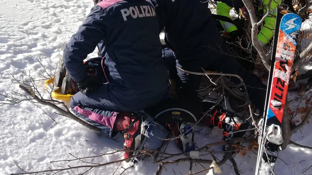 Sono stati una trentina gli interventi effettuati che hanno visto l’attività di Polizia della neve Per fortuna solo feriti lievi Sono stati una trentina gli interventi effettuati che hanno visto l’attività di Polizia della neve Per fortuna solo feriti lievi
