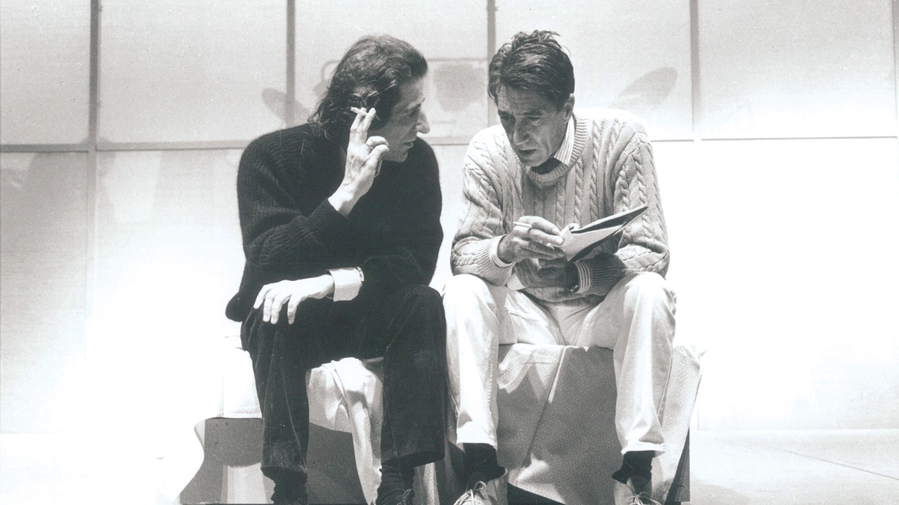 Giorgio Gaber, a sinistra, a confronto con il suo amico e paroliere viareggino Giorgio Gaber, a sinistra, a confronto con il suo amico e paroliere viareggino