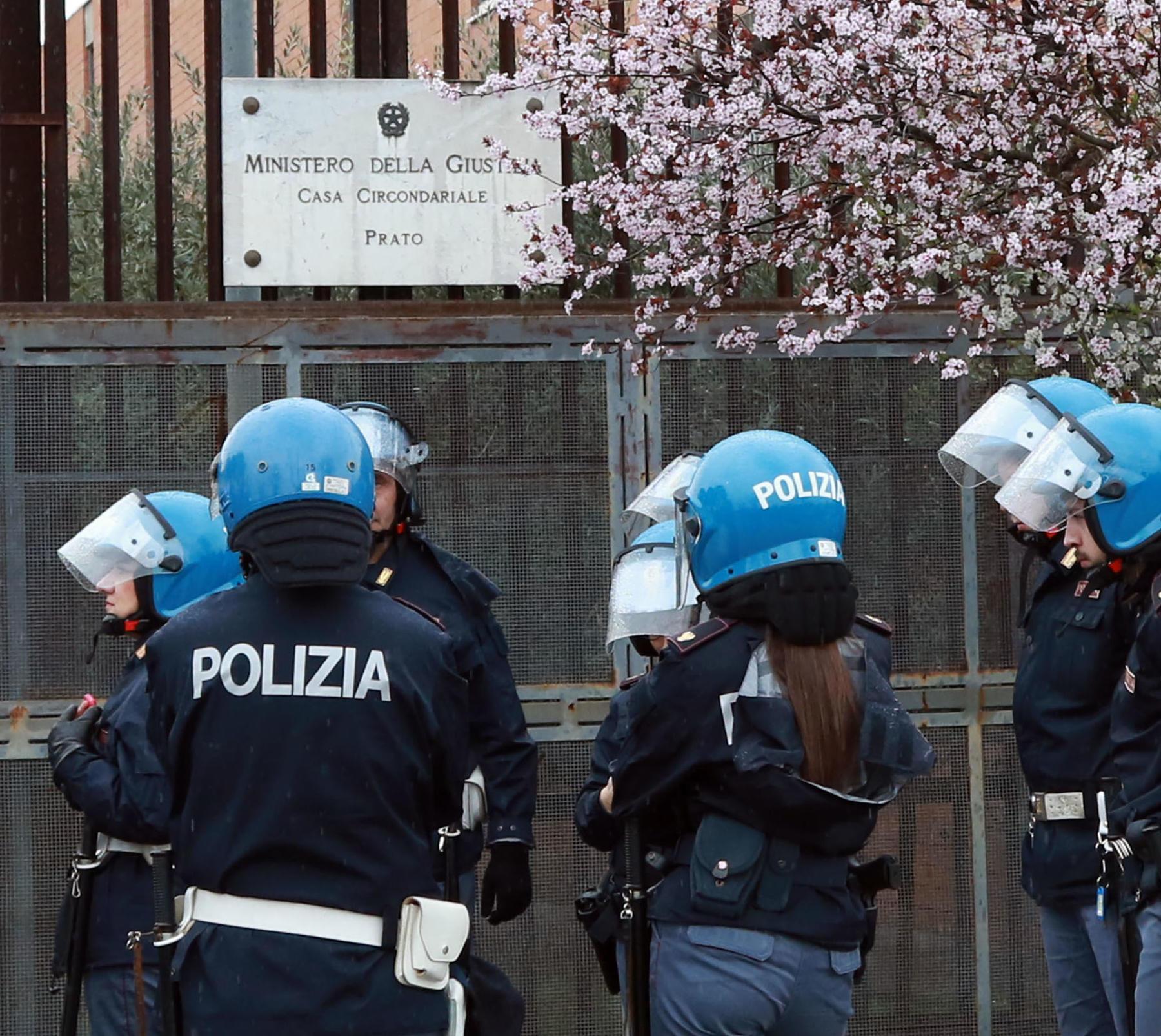 Centrale dello spaccio collegata alla Dogaia. La base di rifornimento in una struttura Caritas Centrale dello spaccio collegata alla Dogaia. La base di rifornimento in una struttura Caritas