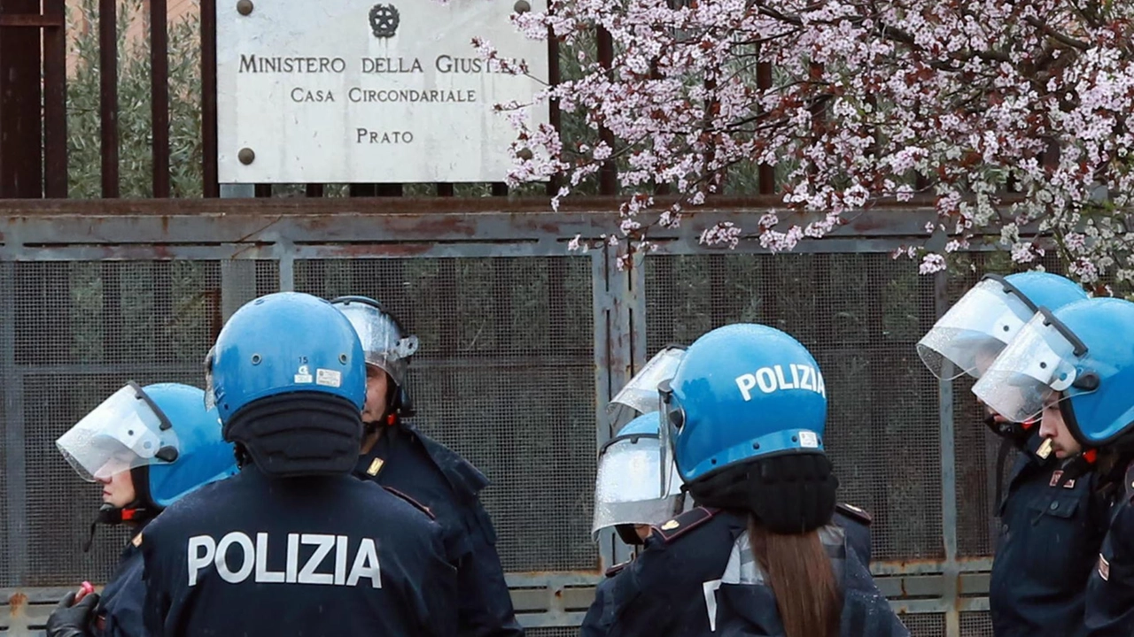 La "centrale dello spaccio" della droga destinata a entrare in carcere è in un edificio di proprietà della Caritas diocesana...