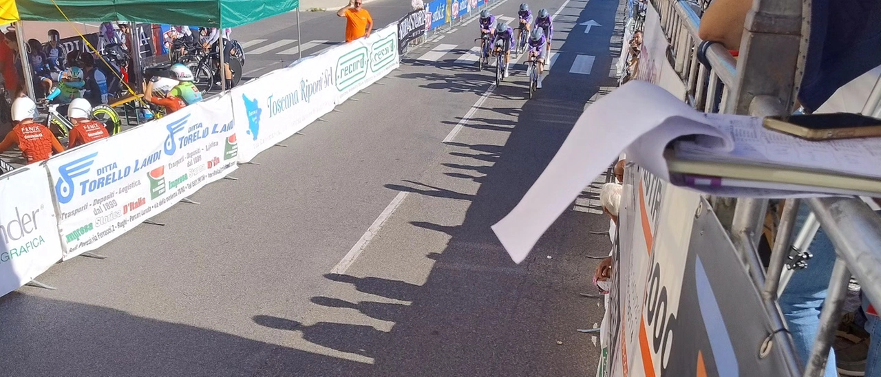 Ciclismo, Giro di Toscana donne: alle inglesi della Liv Alula Jayco la cronosquadre di Viareggio