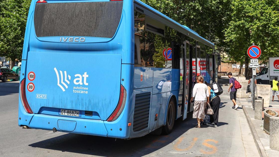 https://www.lanazione.it/image-service/view/acePublic/alias/contentid/Y2MxNTc5OTgtMWU4NS00/0/andata-e-ritorno-dal-medioevo-con-la-navetta.jpeg?f=16:9&w=1200&h=630