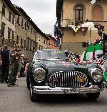 https://www.lanazione.it/image-service/view/acePublic/alias/contentid/Y2MxOGViNmYtY2RiNS00/0/la-carovana-della-1000-miglia-sbarca-in-citta.jpeg
