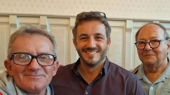 Andrea Barli, a sinistra, con il sindaco Orcibal e il presidente Rouzies Andrea Barli, a sinistra, con il sindaco Orcibal e il presidente Rouzies
