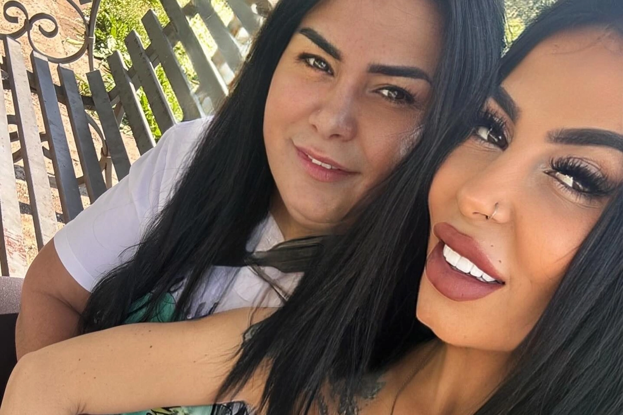MARIA-DENISA-CON-LA-MADRE-E1748002671716