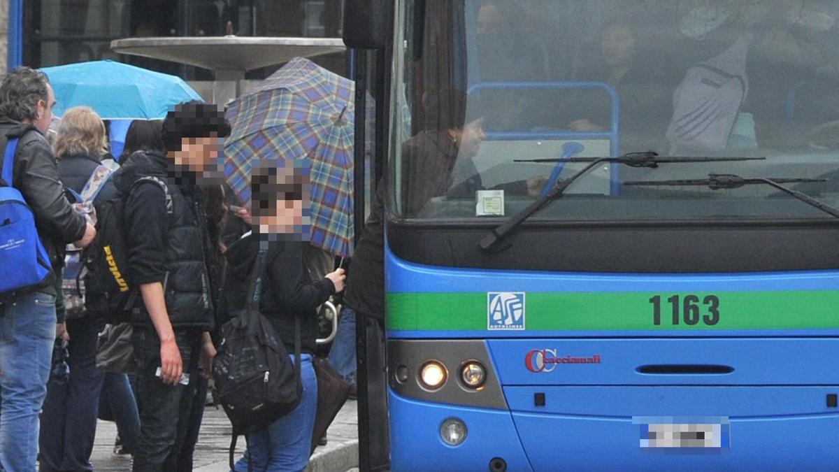 Trasporto scolastico, cambiano le corse dell’autobus: si passa da quattro a tre linee