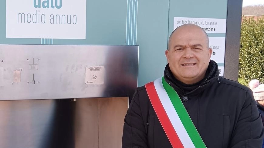 "Abbiamo scelto Santonuovo come sede per il nuovo fontanello non solo per servire chi abita o frequenta questa frazione, ma... "Abbiamo scelto Santonuovo come sede per il nuovo fontanello non solo per servire chi abita o frequenta questa frazione, ma...