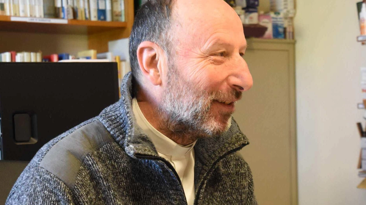 Don Luigi Angelini è pragmatico e segue la comunità con amore Sostiene e promuove la solidarietà
