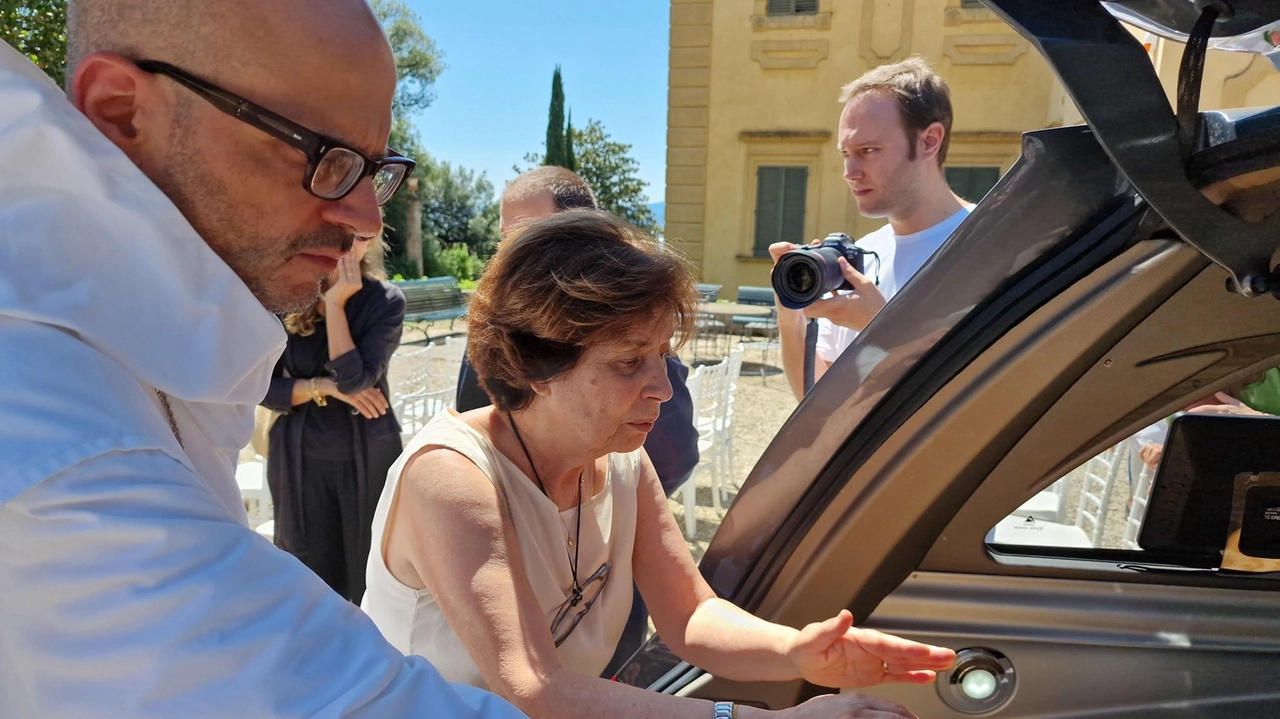 Commozione e ricordi. L’addio al figlio del collezionista d’arte Giuliano Gori. Padre Bernardo ha parlato della sua "fantasia, della creatività e del coraggio". . Commozione e ricordi. L’addio al figlio del collezionista d’arte Giuliano Gori. Padre Bernardo ha parlato della sua "fantasia, della creatività e del coraggio". .