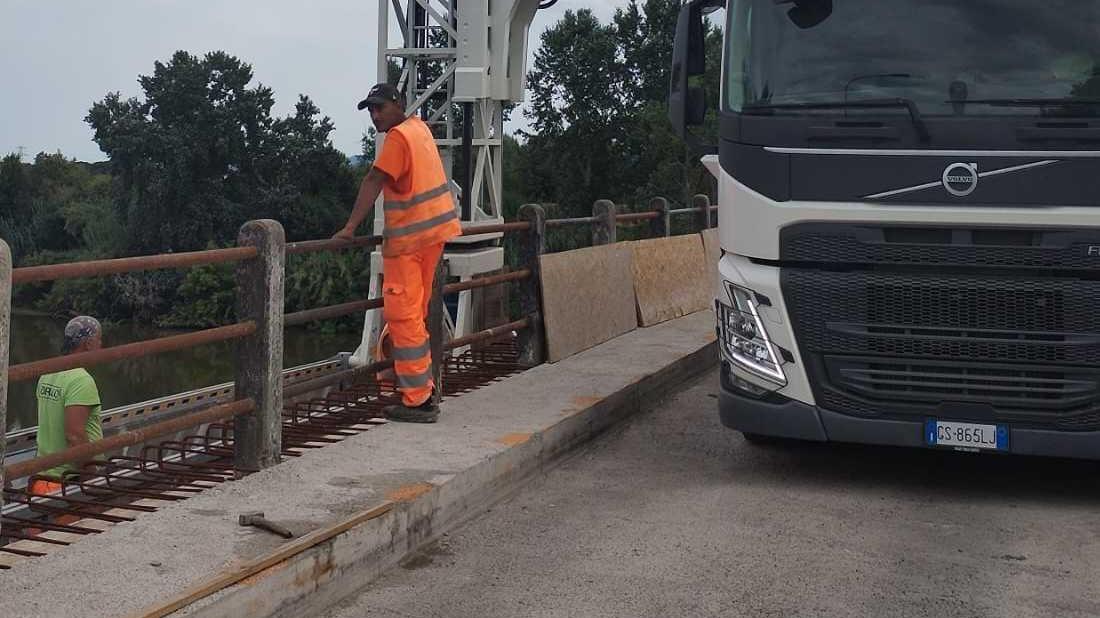 https://www.lanazione.it/image-service/view/acePublic/alias/contentid/Y2NjYzlmNGItZmY5ZC00/0/incubo-ponte-della-botte-ce-la-data-della-riapertura.jpeg?f=16:9&w=1200&h=630