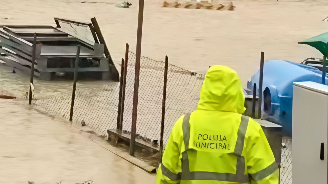 Il Comune al lavoro per restituire ai proprietari la cinquantina di immobili ancora inagibili. Accordo con il Collegio dei Geometri e con Cna Mugello per sveltire gli adempimenti. Il Comune al lavoro per restituire ai proprietari la cinquantina di immobili ancora inagibili. Accordo con il Collegio dei Geometri e con Cna Mugello per sveltire gli adempimenti.