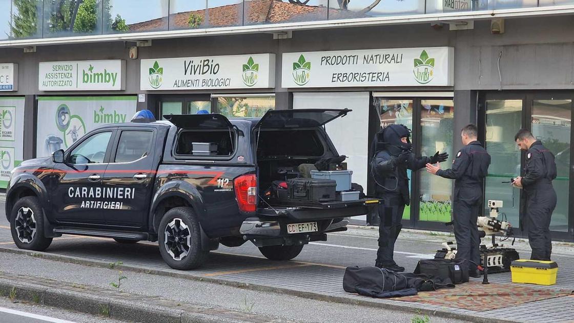 Sventati due colpi ai bancomat. I carabinieri sulle tracce della banda che ha lasciato l’esplosivo sul posto