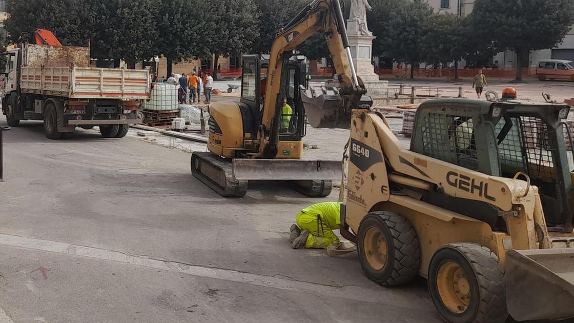 Lavori in centro, scatta l’ultimatum: "Fine cantiere entro il 10 agosto" Lavori in centro, scatta l’ultimatum: "Fine cantiere entro il 10 agosto"