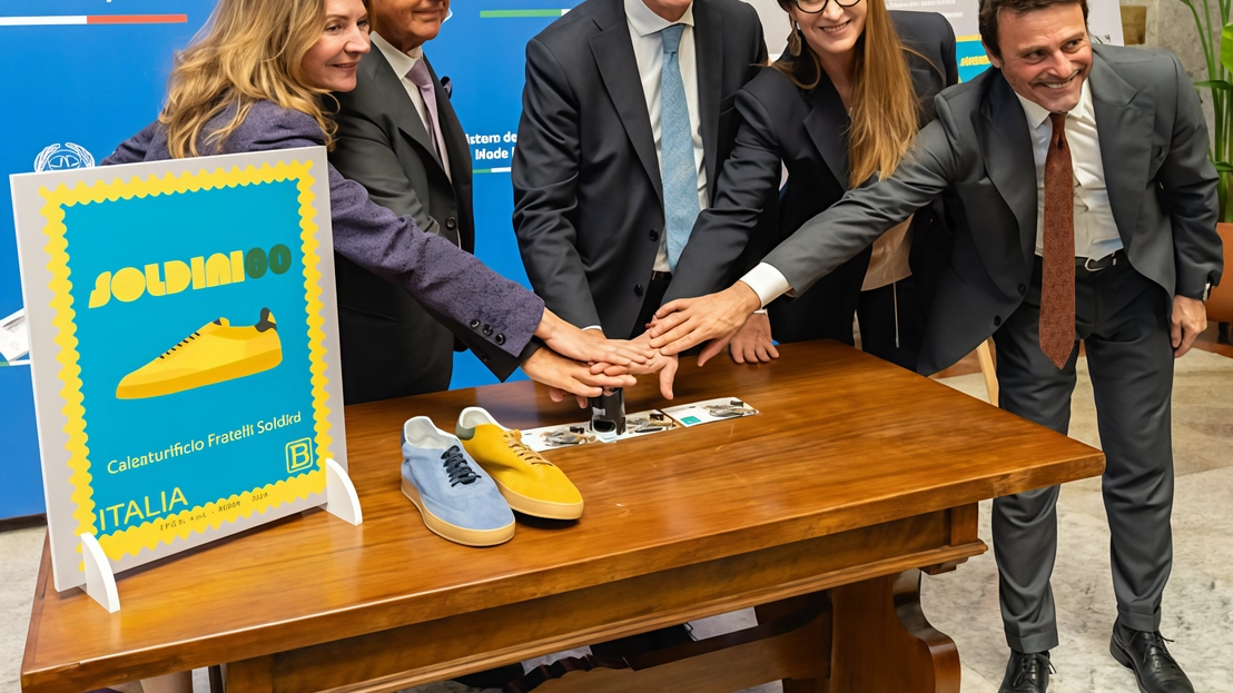 La consegna al calzaturificio Soldini del francobollo dedicatogli