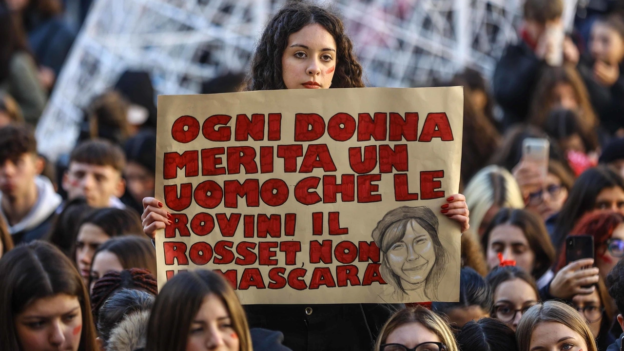 Studentesse in corteo per tenere alta l’attenzione sul dramma della violenza sulle donne. Proprio dai giovani parte un accorato appello affinché si faccia di tutto per fermare chi usa la forza e la violenza contro le donne. Anche l’Università di Siena ha messo insieme una serie di eventi per accendere i riflettori. sulla giornata del 25 Novembre Studentesse in corteo per tenere alta l’attenzione sul dramma della violenza sulle donne. Proprio dai giovani parte un accorato appello affinché si faccia di tutto per fermare chi usa la forza e la violenza contro le donne. Anche l’Università di Siena ha messo insieme una serie di eventi per accendere i riflettori. sulla giornata del 25 Novembre