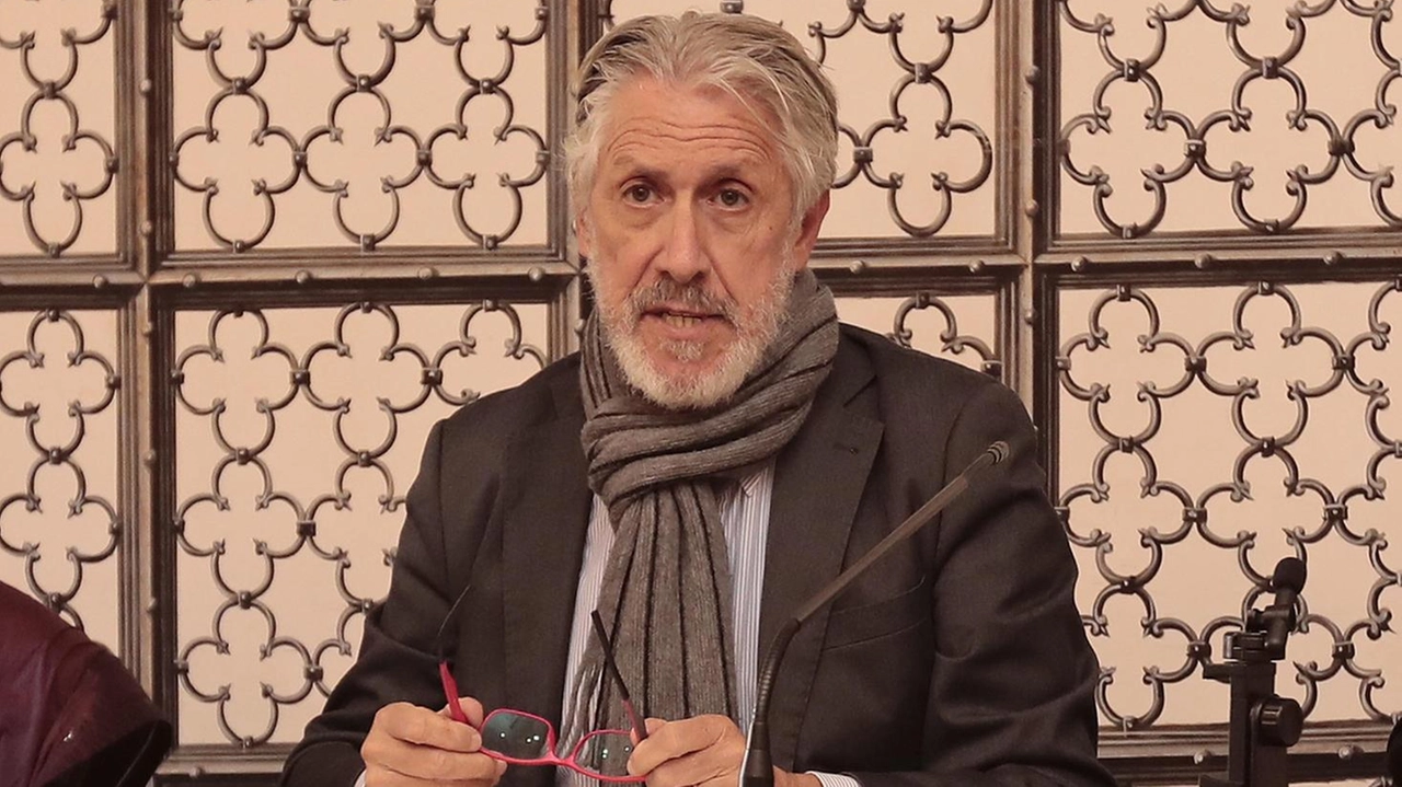 Il commissario FdI di Siena, Enrico Tucci, attacca la Regione sulle politiche sanitarie Il commissario FdI di Siena, Enrico Tucci, attacca la Regione sulle politiche sanitarie