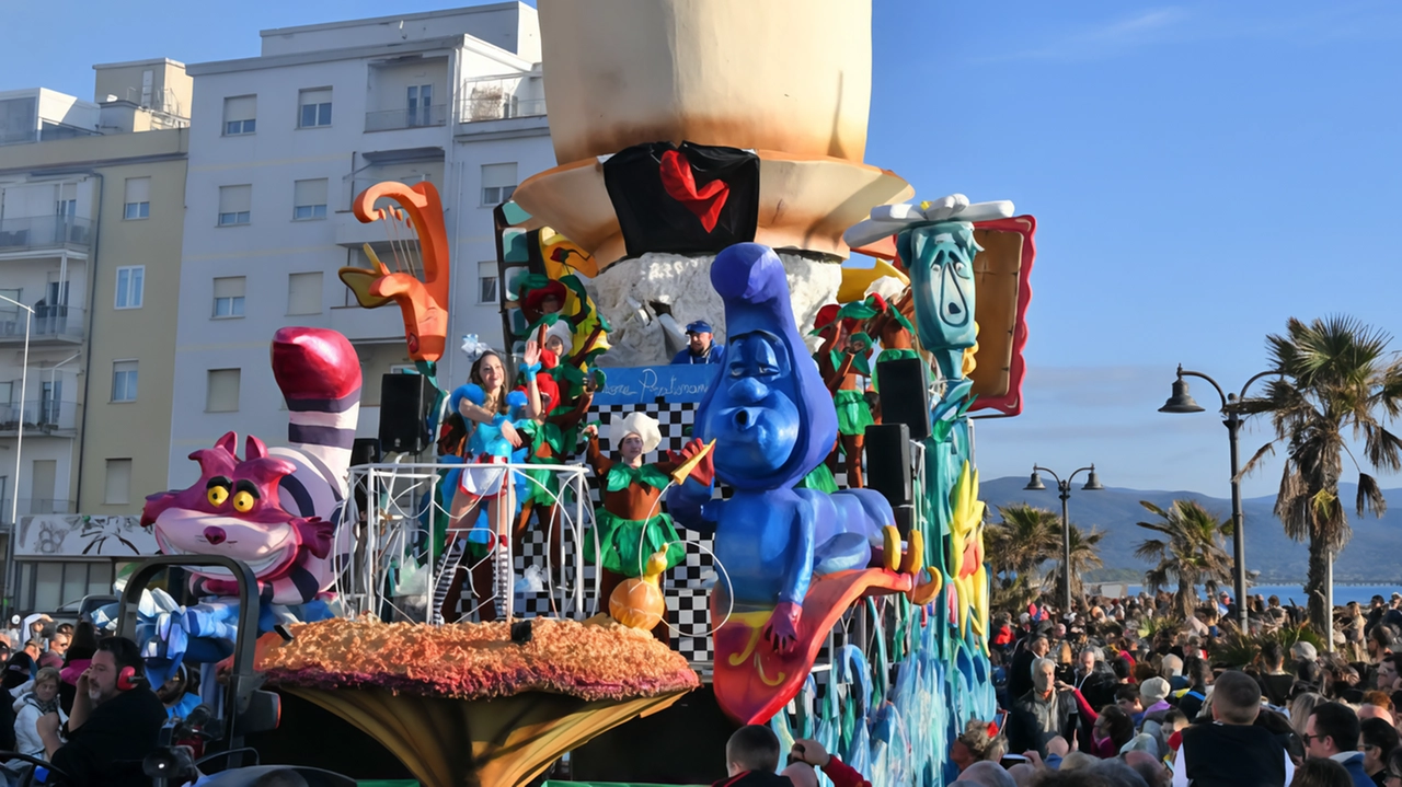 L’arrivo di Re Carnevale in una foto di archivio, oggi il ritorno del sovrano che darà il via all’edizione 2025 del Carnevale del Golfo L’arrivo di Re Carnevale in una foto di archivio, oggi il ritorno del sovrano che darà il via all’edizione 2025 del Carnevale del Golfo