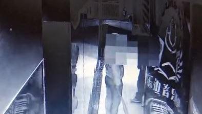 Tentato omicidio nel privé del karaoke: Yu Liu ancora gravissimo. Fermato il ragazzo che lo ha bastonato Tentato omicidio nel privé del karaoke: Yu Liu ancora gravissimo. Fermato il ragazzo che lo ha bastonato