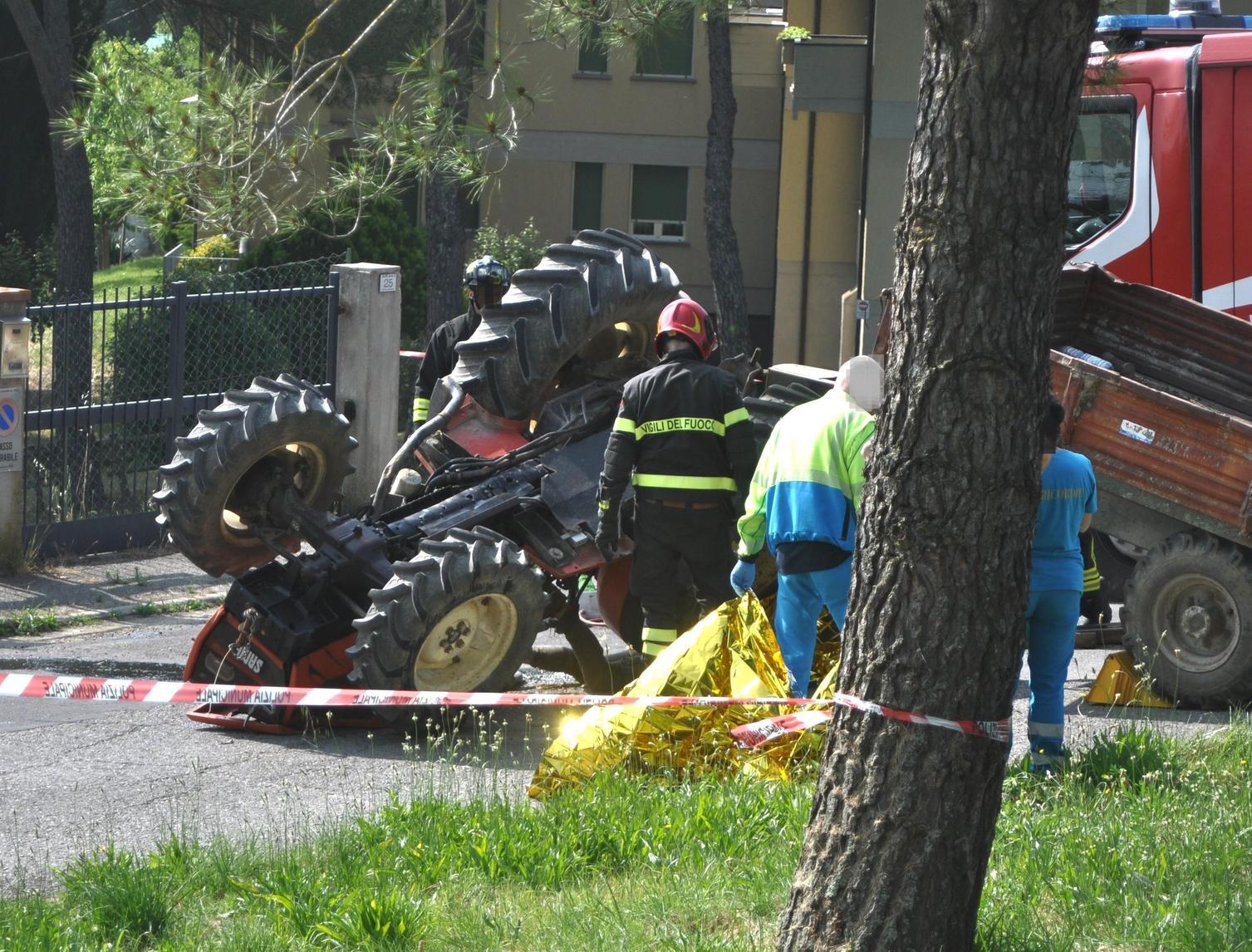 muore schiacciato dal trattore nuova tragedia sulla cassia