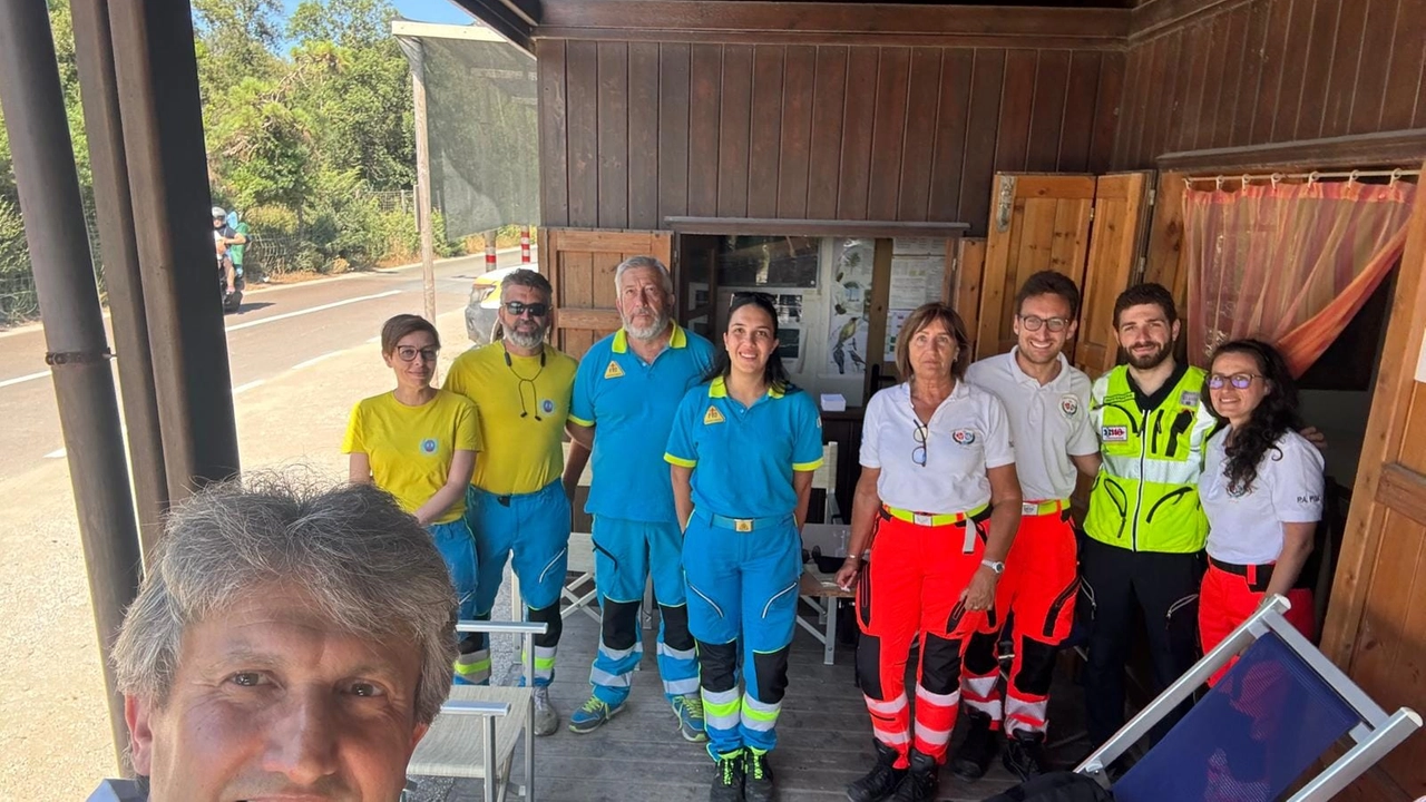 Angori a Marina di Vecchiano con i volontari Angori a Marina di Vecchiano con i volontari