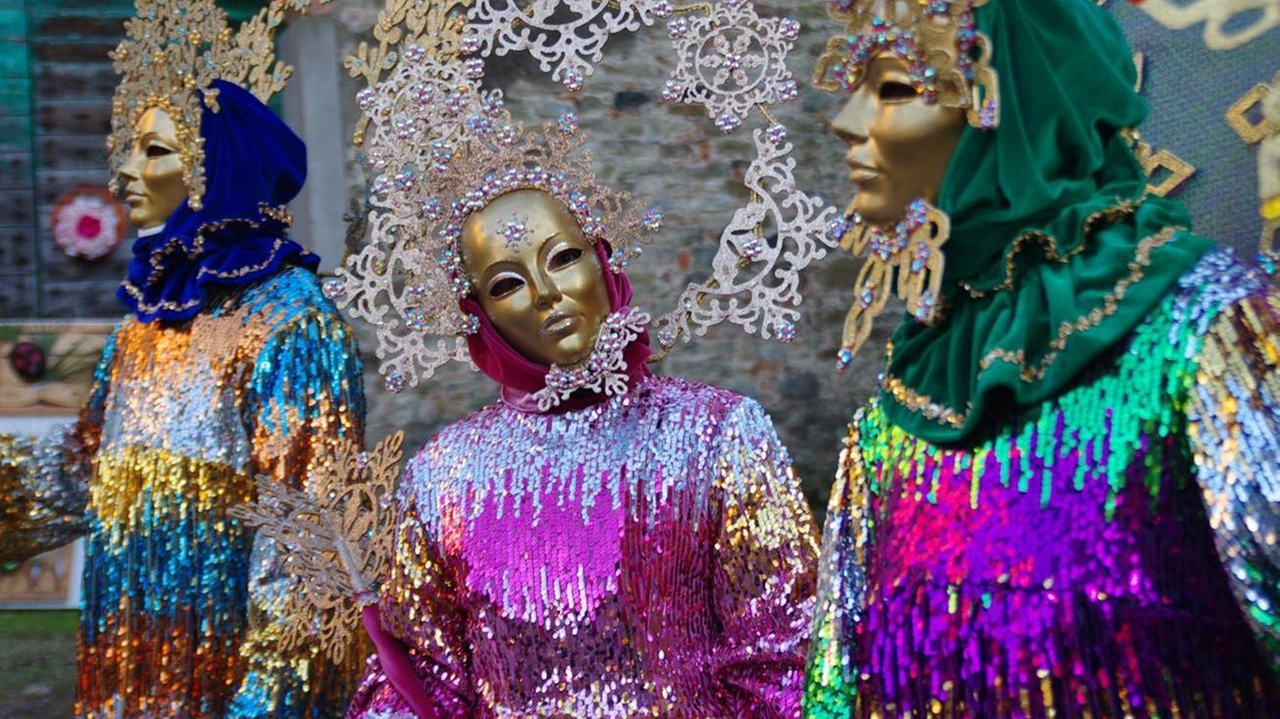 Quella di oggi sarà una giornata all’insegna della meraviglia e della tradizione con un lungo corteo . Un evento imperdibile per chiunque voglia lasciarsi trasportare dal fascino di una festa senza tempo. .
