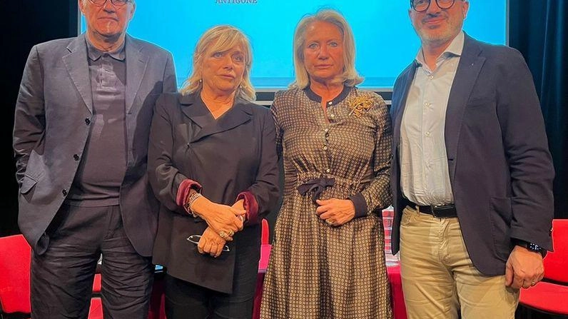 Lorenzo Luzzetti, Cristina Giani, Maria Oliva Scaramuzzi e Giovanni Bettarini Lorenzo Luzzetti, Cristina Giani, Maria Oliva Scaramuzzi e Giovanni Bettarini