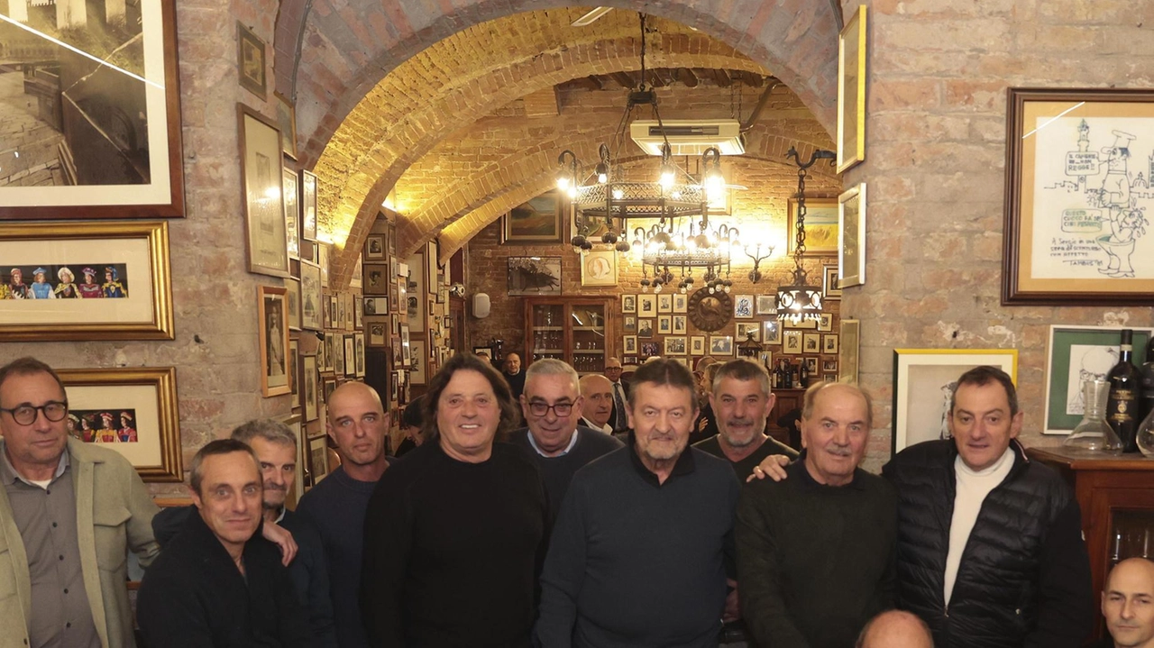 Il ritorno di Sgaibarre, l’abbraccio con Rompicollo. C’erano Brigante e Gingillo, anche Virgola "L’obiettivo per il 2025 è organizzare ancora più appuntamenti, sia a Siena che fuori". Il ritorno di Sgaibarre, l’abbraccio con Rompicollo. C’erano Brigante e Gingillo, anche Virgola "L’obiettivo per il 2025 è organizzare ancora più appuntamenti, sia a Siena che fuori".