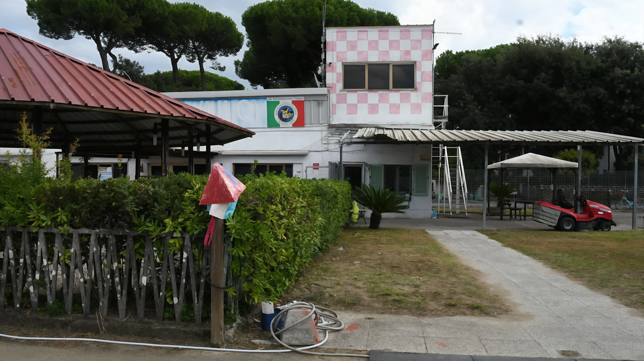 L’affidamento della gestione dello scalo non è passata inosservata. Il Partito democratico di Massa entra a gamba tesa sul tema. Lorenzetti promette di "impugnare ogni atto, se non condiviso". . L’affidamento della gestione dello scalo non è passata inosservata. Il Partito democratico di Massa entra a gamba tesa sul tema. Lorenzetti promette di "impugnare ogni atto, se non condiviso". .