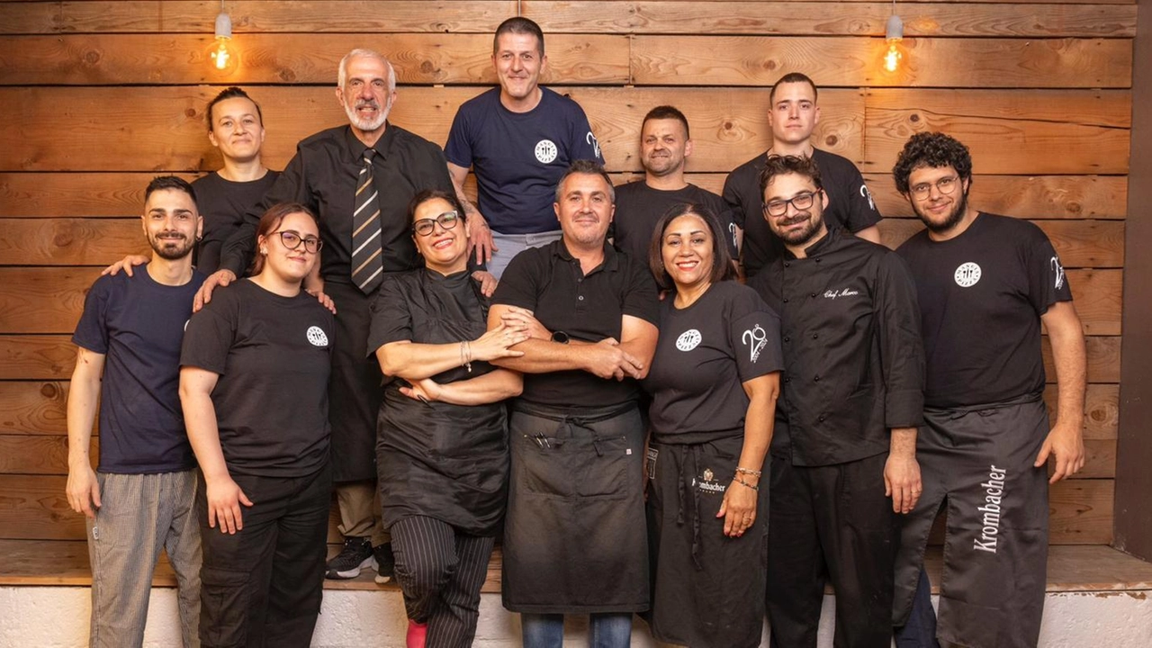 Al centro i titolari del ristorante Mangia aperto in via Ferrucci nel 2004 Melania Cannistrà e Luca Fossi insieme al loro staff. Il ristorante è specializzato in piatti di carne, pizze e hamburger ma anche pesce. Sotto i due titolari da giovani