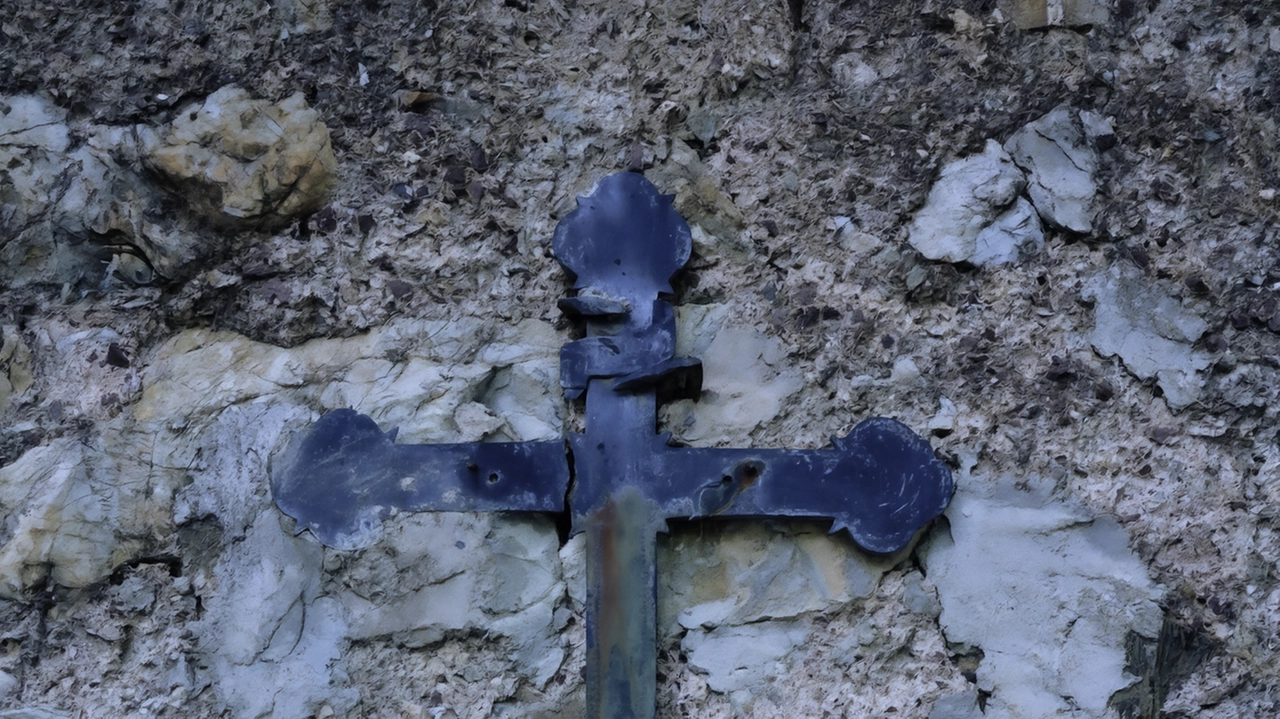 La lapide posata sulla chiesa di Sant’Anna a Valletti di Varese Ligure La lapide posata sulla chiesa di Sant’Anna a Valletti di Varese Ligure