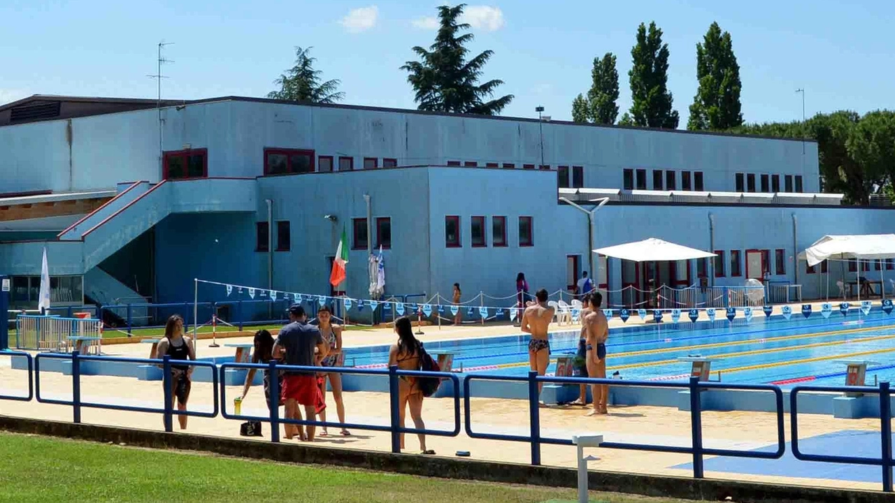 La piscina comunale di viale Engels a Città di Castello La piscina comunale di viale Engels a Città di Castello