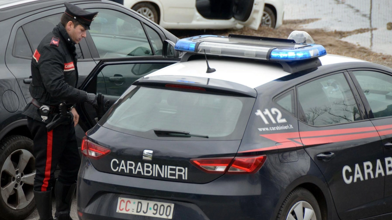 Altri quattro arresti per droga operati dai carabinieri nell’arco di una ventina di giorni In tre casi, le manette sono scattate. sempre per il possesso di cocaina Altri quattro arresti per droga operati dai carabinieri nell’arco di una ventina di giorni In tre casi, le manette sono scattate. sempre per il possesso di cocaina