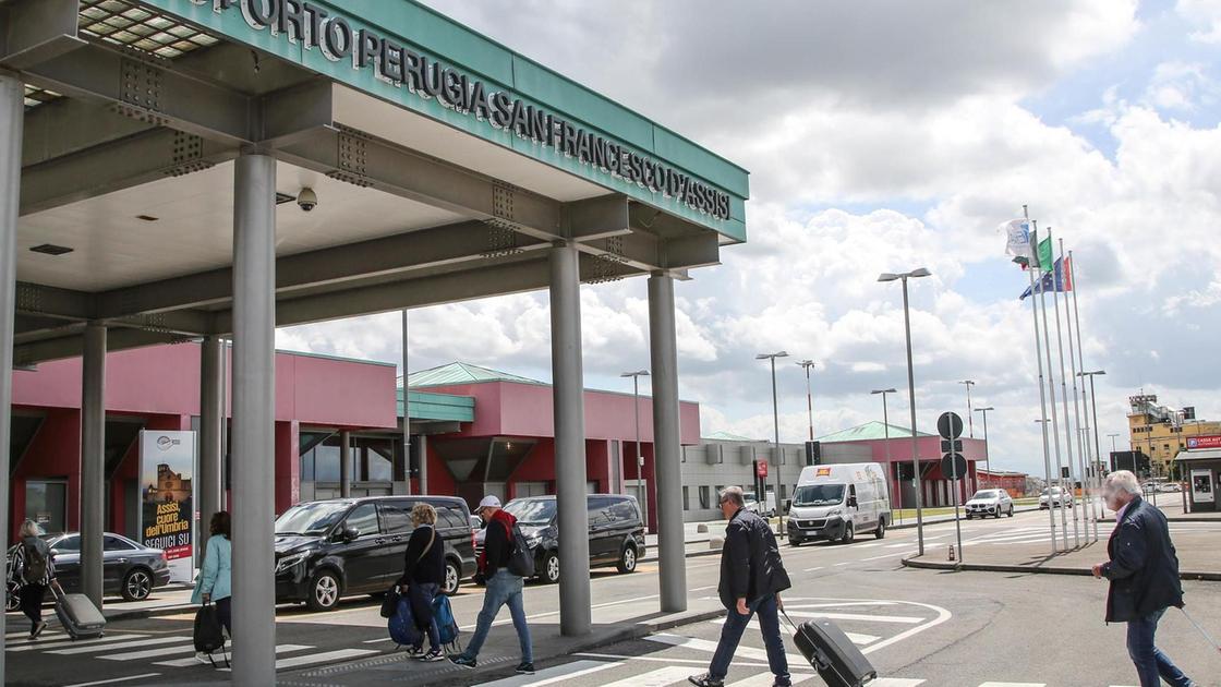 aeroporto a luglio record assoluto ora perugia supera pure ancona e a ottobre parte l8217ampliamento
