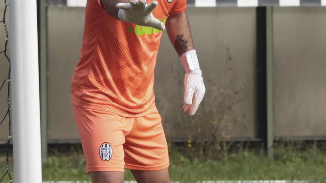 La Robur affronta una difficile trasferta a Ghivizzano. Magrini deve decidere la formazione, con focus sul portiere e sulle scelte tattiche. Le opzioni sono molte, ma solo 20 giocatori possono essere schierati.