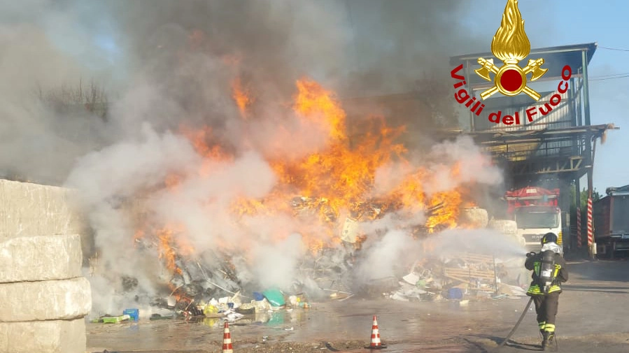 L'intervento dei vigili del fuoco L'intervento dei vigili del fuoco