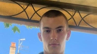 I ventenni mettono in salvo donna e ragazzina sfidando il mare grosso "Non siamo eroi, lo abbiamo fatto con il cuore, potevano essere nostri parenti" . I ventenni mettono in salvo donna e ragazzina sfidando il mare grosso "Non siamo eroi, lo abbiamo fatto con il cuore, potevano essere nostri parenti" .