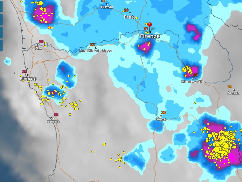 Ore 16:45, il fronte temporalesco si muove in direzione nord-ovest (Foto Meteo&Radar)