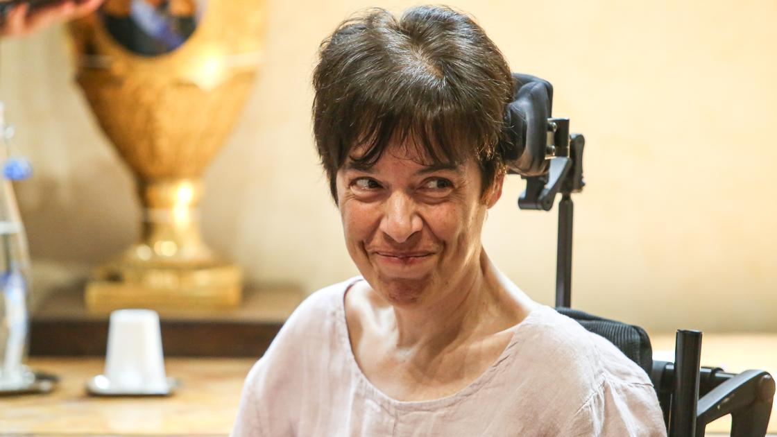 Suicidio assistito, morta Laura Santi: si è somministrata il farmaco. Le struggenti parole prima dell’addio