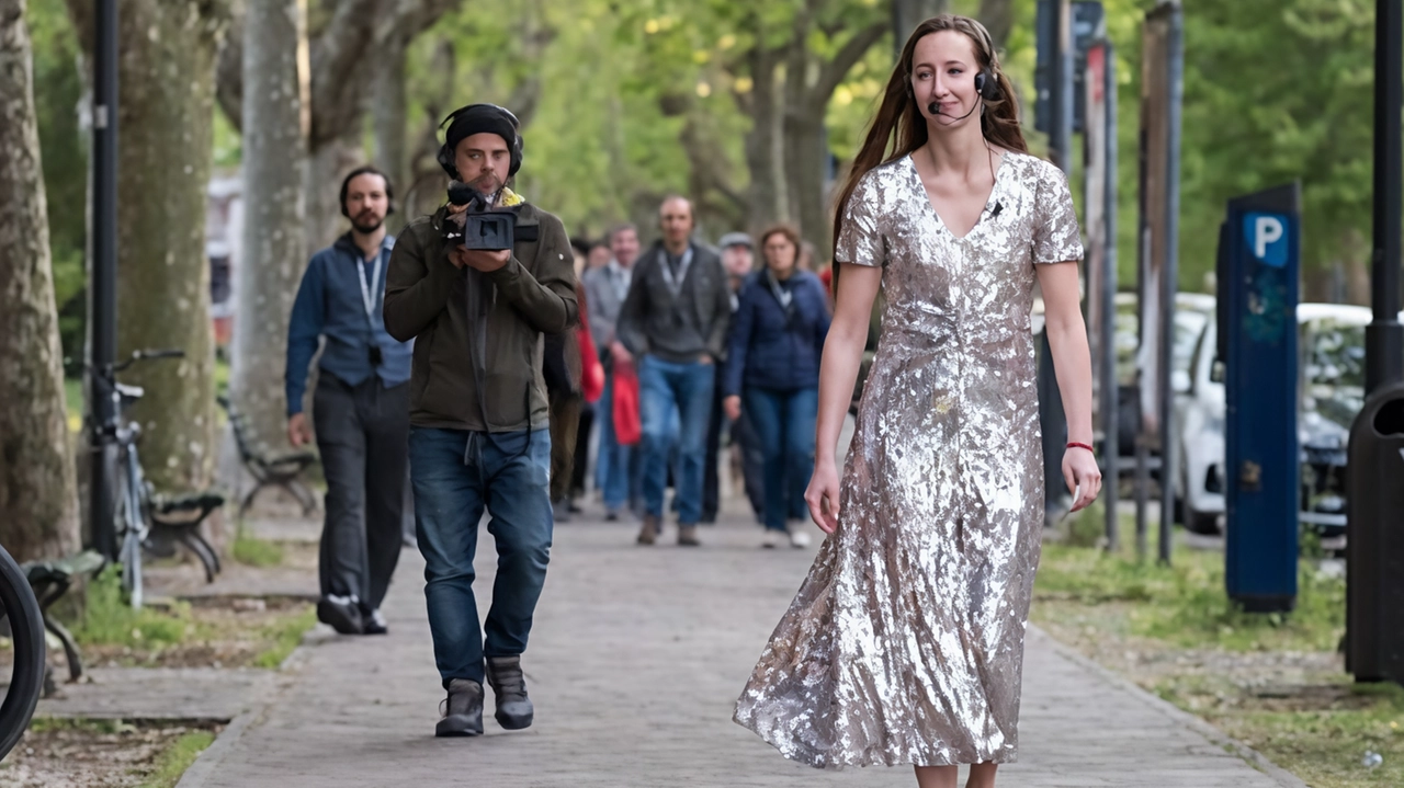 Il progetto 'Oltre le mura' della Fondazione Fabbrica Europa per Autunno Fiorentino coinvolge i Quartieri 1, 2, 3 e 4 con laboratori e performance su comunità, memorie e drammaturgie. Artisti come Gemma Hansson Carbone, Sara Sicuro e Michele Santeramo guideranno attività creative e spettacoli dal 9 al 27 novembre in diversi luoghi di Firenze. Il progetto 'Oltre le mura' della Fondazione Fabbrica Europa per Autunno Fiorentino coinvolge i Quartieri 1, 2, 3 e 4 con laboratori e performance su comunità, memorie e drammaturgie. Artisti come Gemma Hansson Carbone, Sara Sicuro e Michele Santeramo guideranno attività creative e spettacoli dal 9 al 27 novembre in diversi luoghi di Firenze.