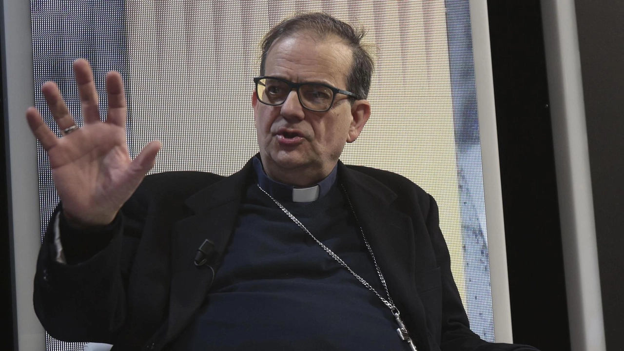 Il cardinale interviene dalle colonne di ’Toscana oggi’ sul dibattito per la cittadinanza ai giovani extracomunitari: "Un’opportunità per il Paese a rischio spopolamento progressivo". Il cardinale interviene dalle colonne di ’Toscana oggi’ sul dibattito per la cittadinanza ai giovani extracomunitari: "Un’opportunità per il Paese a rischio spopolamento progressivo".