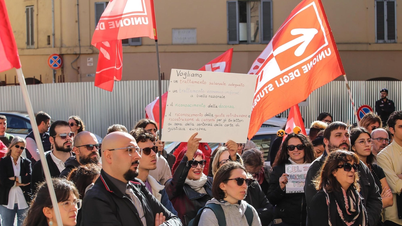 Sciopero e mobilitazione di scuola e università per il rinnovo contrattuale e l'adeguamento salariale. Sindacati e studenti denunciano tagli e gestione critica della crisi abitativa. Sciopero e mobilitazione di scuola e università per il rinnovo contrattuale e l'adeguamento salariale. Sindacati e studenti denunciano tagli e gestione critica della crisi abitativa.