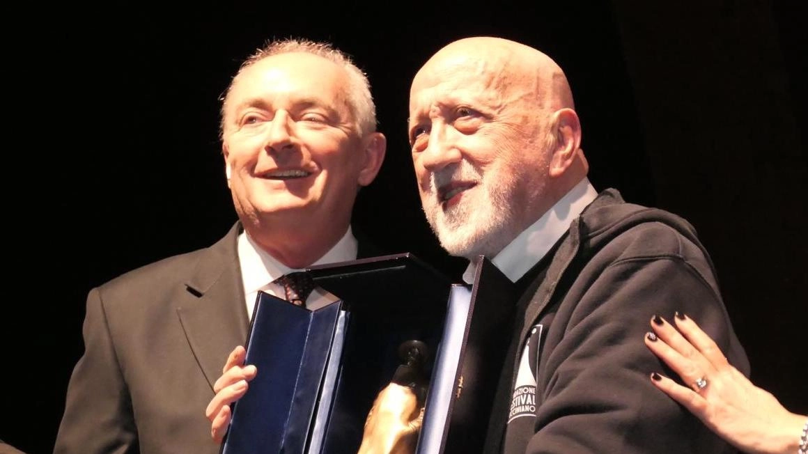 La premiazione all’auditorium Caruso di Pier Luigi Pizzi (Foto Umicini) La premiazione all’auditorium Caruso di Pier Luigi Pizzi (Foto Umicini)