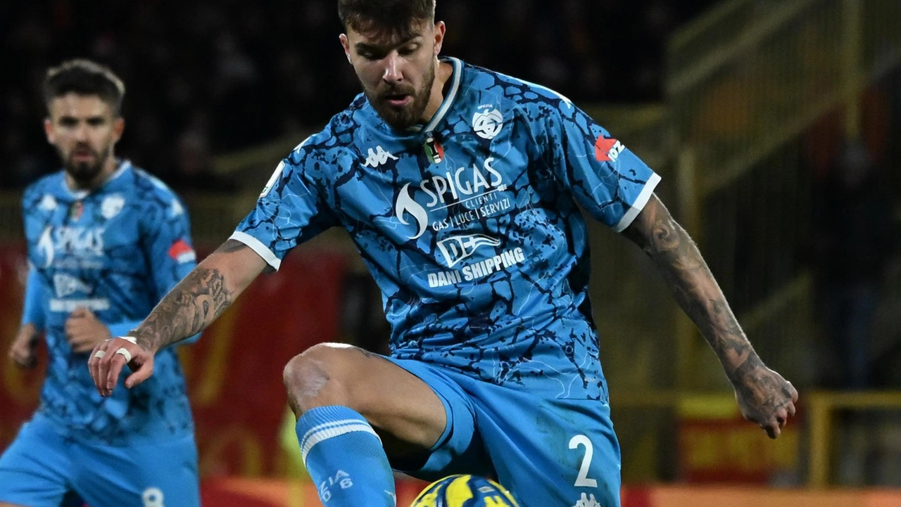 Wisniewski è uno dei punti cardine della retroguardia spezzina Wisniewski è uno dei punti cardine della retroguardia spezzina